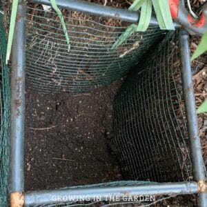 Vermicomposting Made Easy: In-Bed Worm Composting - Growing In The Garden